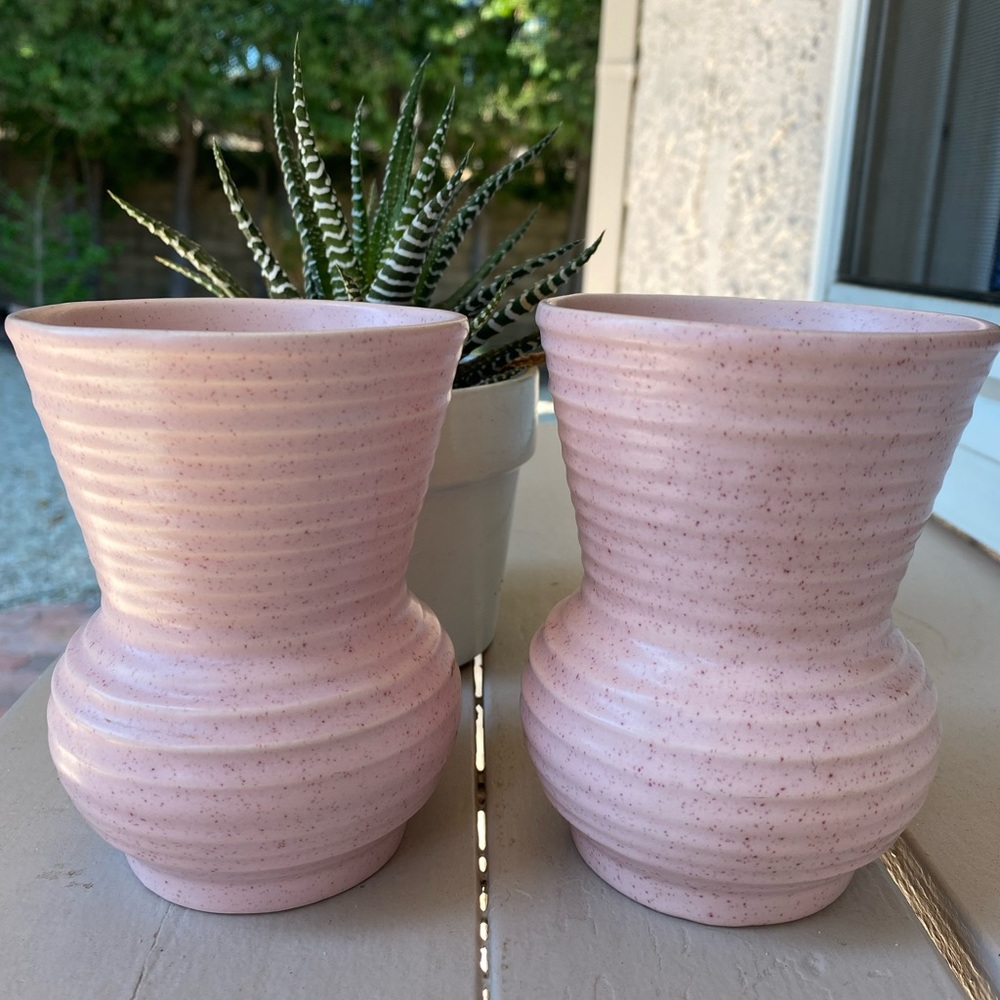 Pair of Midcentury Pink Speckled Vases 🌿E1 - Picture 5 of 12